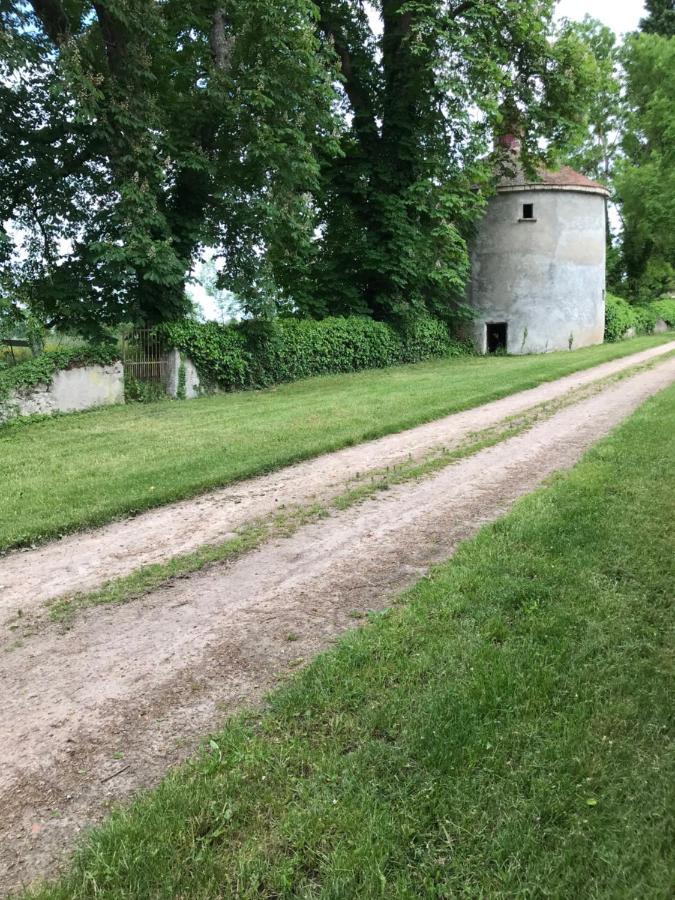 Chateau De Vesset Treteau Exterior photo